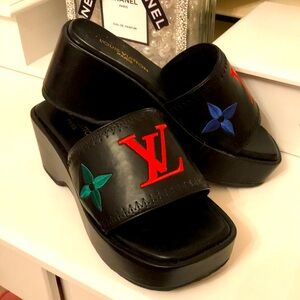 Fashion Beast, Ladies, Black Slide Sandals with Red and Blue Accents. Size 7 NEW